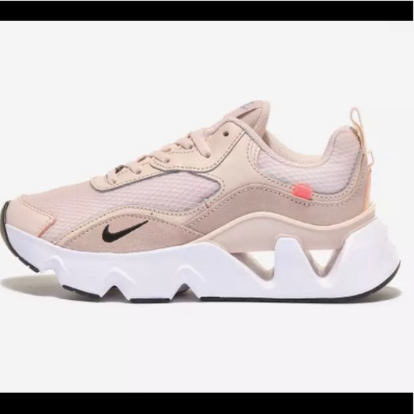 Nike Shoes - Nike RYZ 365